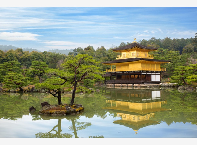 известный Золотой павильон – Кинкакудзи